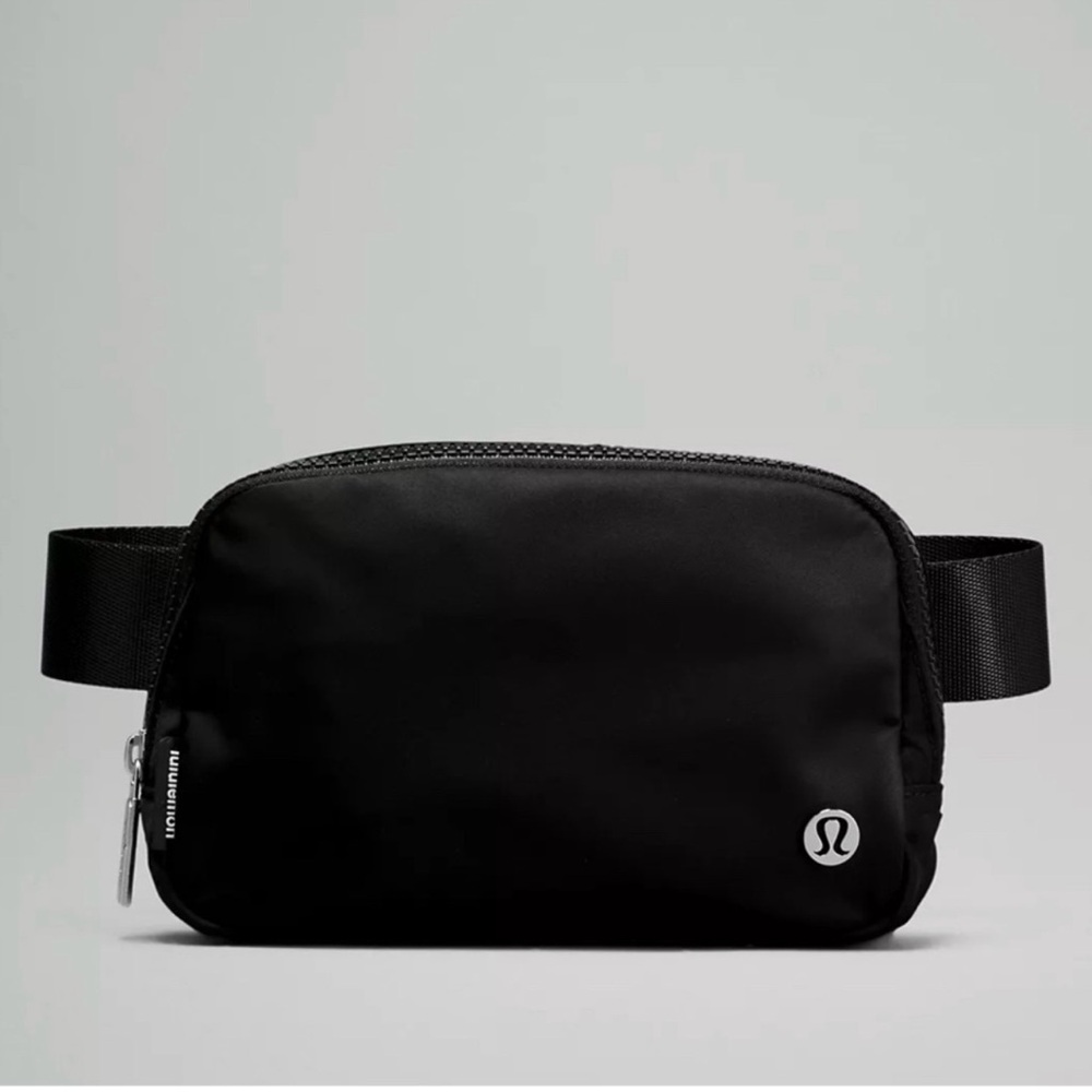 NWT- Lululemon black belt bag - Picture 1 of 8